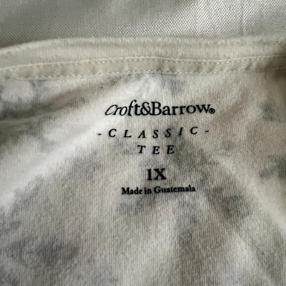 Croft & Barrow 1X Long Sleeve Snowflake Print Classic Tee - Picture 2 of 3